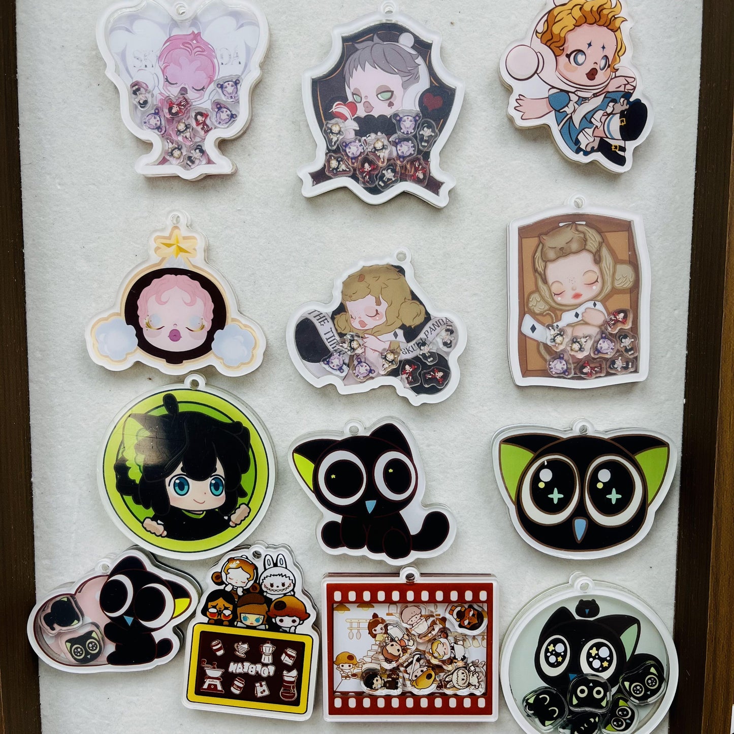 booklet/acrylic shakers